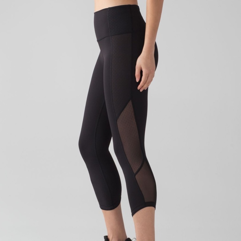 Lululemon Body Con Crop 21” - Size 2